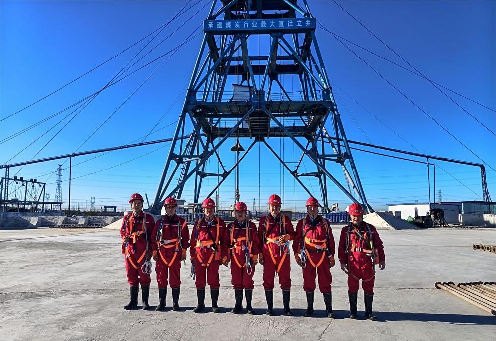 陜煤集團安全檢查組到陜煤建設礦建二公司曹家灘副立井項目開展四季度安全環保大檢查工作
